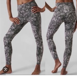 Athleta Elation Textured Tight Size XL